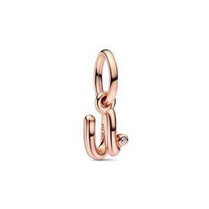 Puede incluir: Charm de oro rosa con forma de la letra "W". El charm tiene una pequeña gema transparente y un lazo para sujetarlo a una pulsera o collar. El charm está hecho de metal brillante.