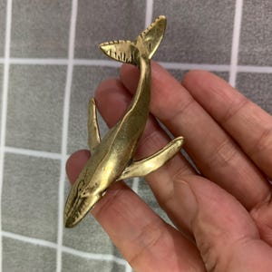Figura de ballena en miniatura de latón macizo, decoración de escritorio para acuario de aguas profundas