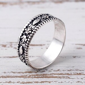 Everyday 925 Silver Band - Patterned 2mm band - Oxidized Silver Women Gift Ring