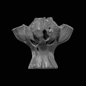 Op de afbeelding: Een grijze, gestileerde boomsculptuur met een getextureerde schors en organische vormen. De sculptuur heeft een brede, uitlopende top met meerdere openingen en een stevige basis. Het ontwerp doet denken aan een fantasie- of natuurlijk thema.