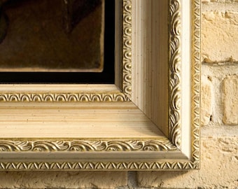 Cornice porta TV VENICE Gold realizzata a mano – Compatibile con Samsung The Frame, Hisense Canvas TV, TCL (2021–2025, LS03A, LS03B, LS03C, LS03D, LS03FA)