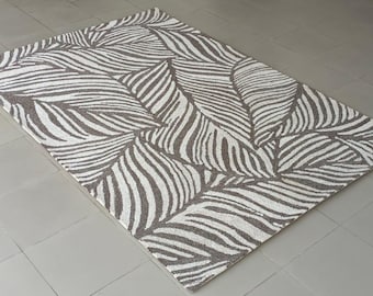 Royal collection hand tufted: leaf inspired design