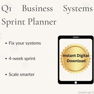 Op de afbeelding: Een digitale business systems sprint planner met de tekst "Q1 Business Systems Sprint Planner". De afbeelding bevat opsommingstekens: "Fix your systems", "4-week sprint" en "Scale smarter". Een tablet toont een gouden zegel met "Instant Digital Download".