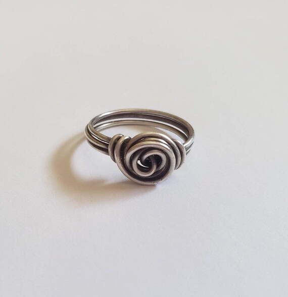 Wire Spiral Rose Ring Silver color