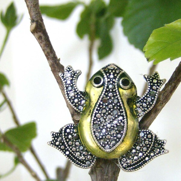 frog ring, frog bling ring, lime green frog ring, reptile ring, metallic green frog ring, statement ring