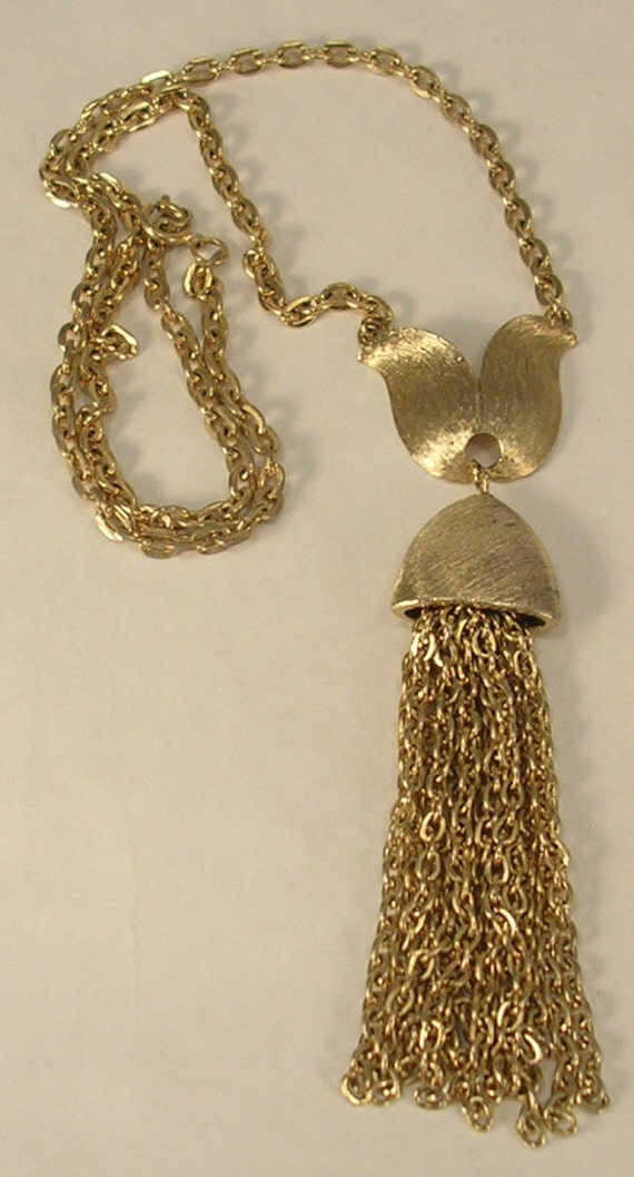 Items similar to Gold Colored Metal Chain and Flower Necklace with ...