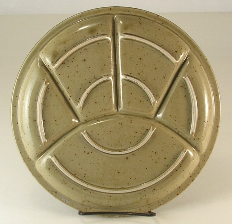 3 Mid Century Avocado Green wDark Green Trim Ceramic Divided Plates for Fondue Asian Motif