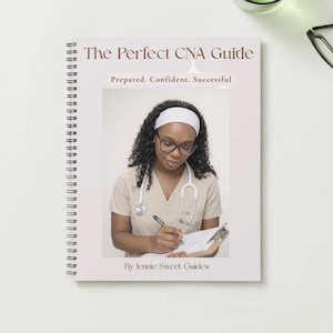 Può includere: Un set di tre tazze in ceramica con finitura opaca e macchiettata. Le tazze sono nei toni crema, grigio chiaro e grigio scuro. Ogni tazza ha un design semplice e minimalista, perfetto per caffè o tè.