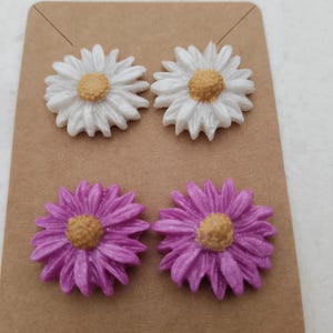 Polymer clay earrings and 925 sterling silver butterfly clouse daisy design in White and pink