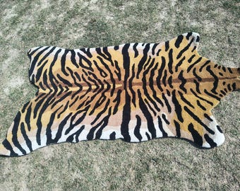 Tapis à imprimé tigre, tapis en forme de peau d'animal, carpette en imitation peau de vache, tapis de style safari, tapis tendance de luxe bohème