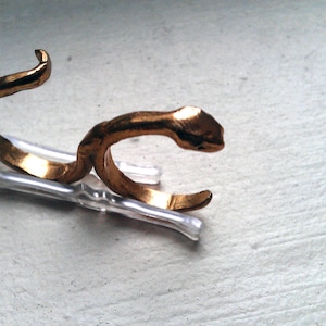 Doppelte Schlangen-Fingerring. Schlangenschmuck.