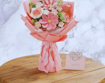 Ramo de flores de ganchillo, tulipanes rosas hechos a mano y flores de galsang