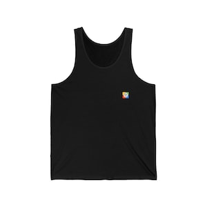 Peut inclure: Débardeur noir avec un petit logo coloré sur le haut de la poitrine gauche. Le t-shirt sans manches est fait d'une matière douce et a un col rond. Le débardeur est une pièce polyvalente pour un usage décontracté.