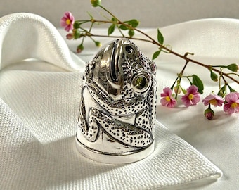 Victorian Inspired Frog with Peridot Eyes Sewing Thimble 925 Sterling Silver