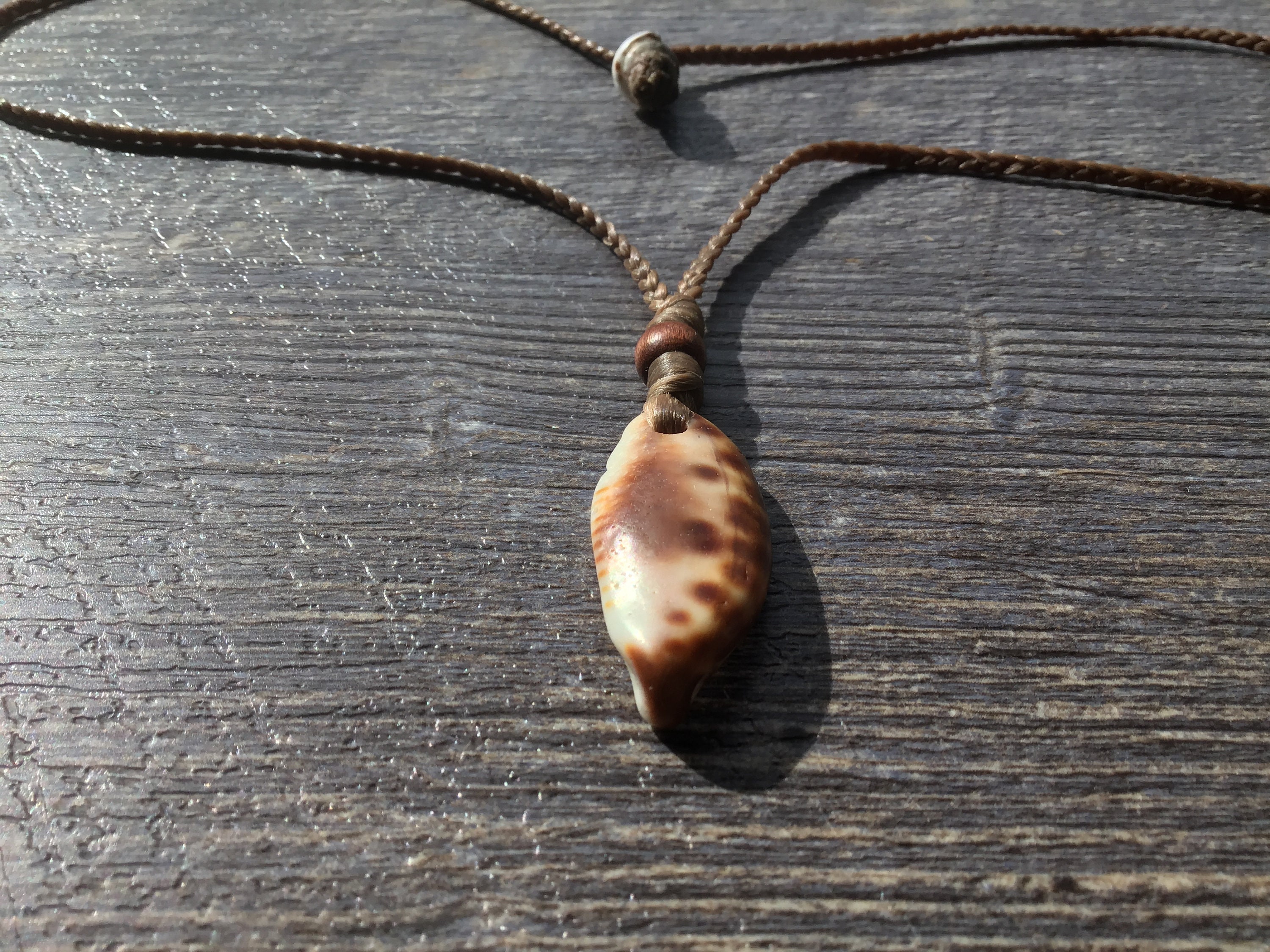UNISEX Hawaiian Cowrie Shell Piece Wooden Bead Hawaiian Puka Shell Brown Braided Artificial 