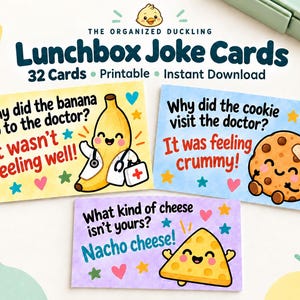 Op de afbeelding: Drie rechthoekige lunchbox-grappenkaarten met kleurrijke illustraties en tekst. Eén kaart toont een bananendokter met de tekst Why did the banana go to the doctor? It wasn't peeling well! Een andere toont een koekje met de tekst Why did the cookie visit the doctor? It was feeling crummy! De derde toont kaas met de tekst What kind of cheese isn't yours? Nacho cheese!