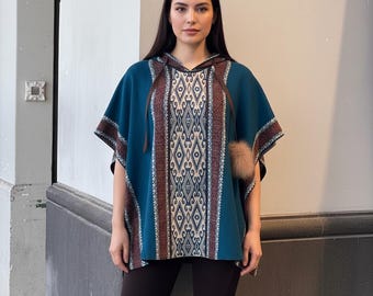 Poncho con cappuccio in alpaca da donna – Avvolgimento boho fatto a mano in Perù / Mantella etnica color verde acqua / Sciarpa accogliente per autunno/inverno / Regalo unico per lei
