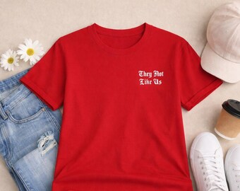 De gillar inte oss-skjortan | Gotisk t-shirt med gammalengelsk text | Minimalistisk t-shirt med brösttryck | Streetwear-t-shirt med grafisk design | Unisextopp i överdimensionerad stil