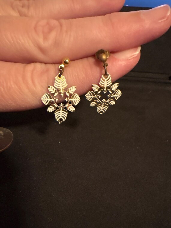 Retro Snowflake Dangle Earrings - image 3
