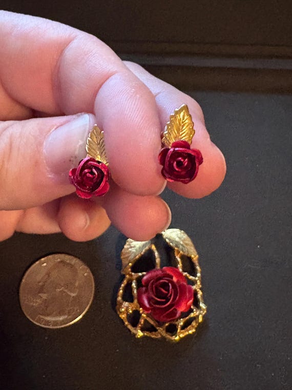 Vintage Red Enamel and Gold Rose Earrings and Pen… - image 4