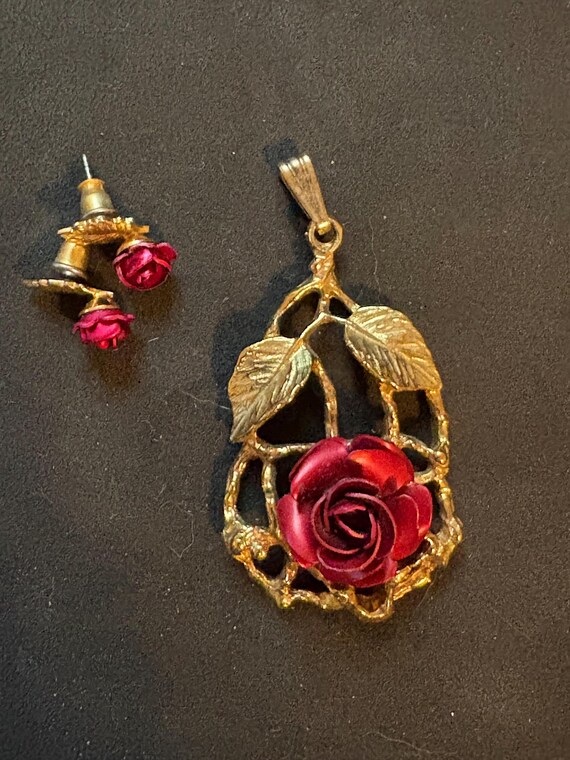 Vintage Red Enamel and Gold Rose Earrings and Pen… - image 3