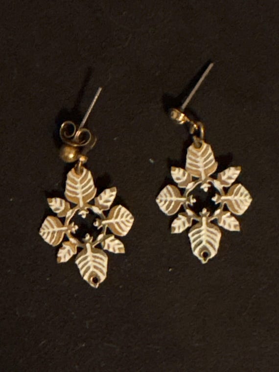 Retro Snowflake Dangle Earrings - image 1