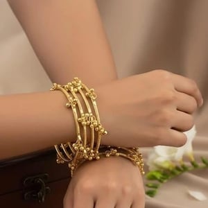 Gold Plated Indian Ghungroo Bangles Set of 8 - Traditional Bridal Chura with Hanging Bells - Bridesmaid Bridal Kashmiri Bangles