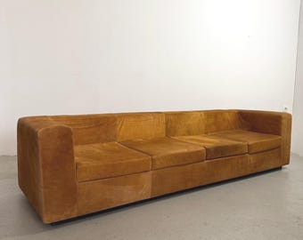 Sofá desechable de 4 plazas, pieza rara diseñada por Willie Landels para Zanotta en 1968, en ante naranja quemado original.