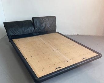 Afra and Tobia Scarpa for Molteni ‘Marlo’ Bed in Black Leather, Italy 1980s