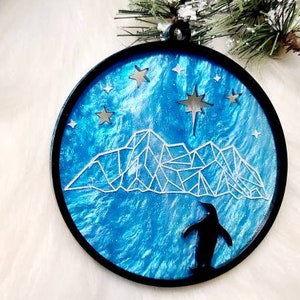 Adorno de aurora boreal pintado a mano con respaldo estrellado, adorno de pingüino, adorno ártico