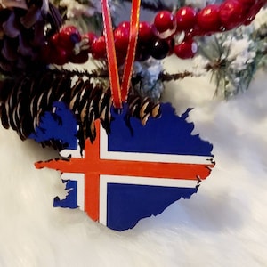 Adorno pintado a mano de la bandera de Islandia, adorno islandés, adorno de viaje, adorno de Reykjavik