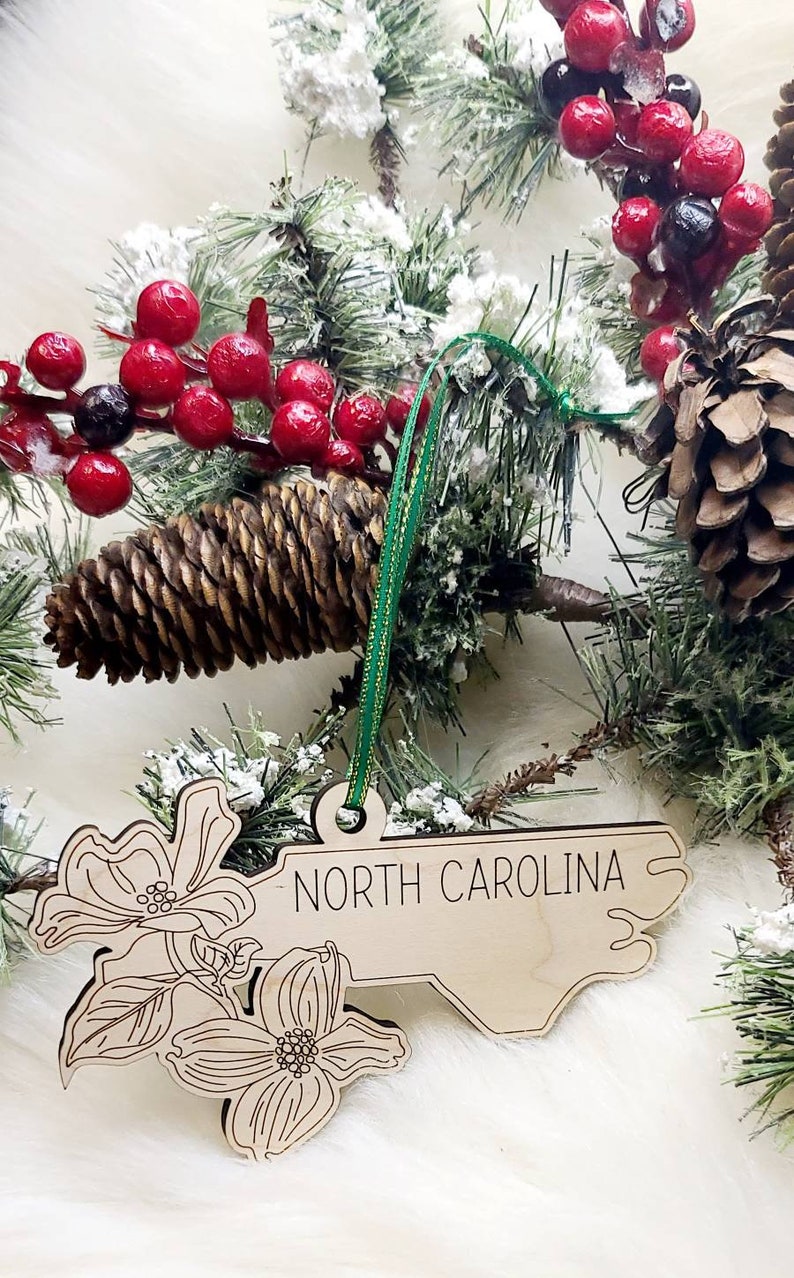 North Carolina magnet, NC magnet, Old North state Tar Heel magnet, North Carolina magnet, flowering dogwood, ornament bild 4