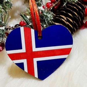 Adorno de corazón con la bandera de Islandia, pintado a mano, adorno islandés, adorno de viaje, adorno de Reikiavik.