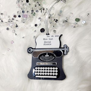 Adorno de máquina de escribir de aspecto vintage personalizado, adorno de lista de buenos deseos de Papá Noel, regalo para amantes de los libros, carta de Papá Noel, adorno 2023