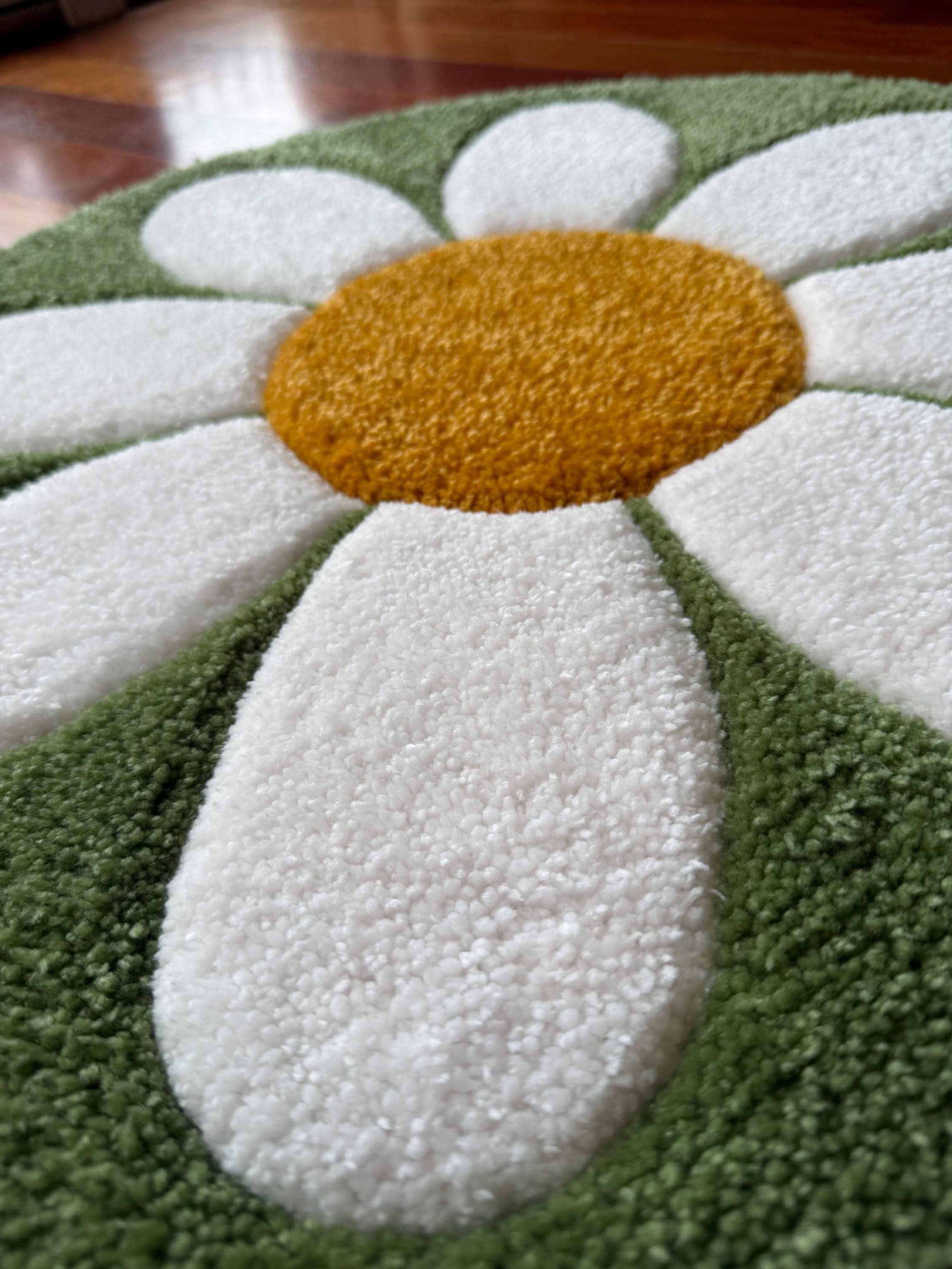 Daisy Tufted Rug – Handmade Round Floral Floor Rug or Wall Hanging ...