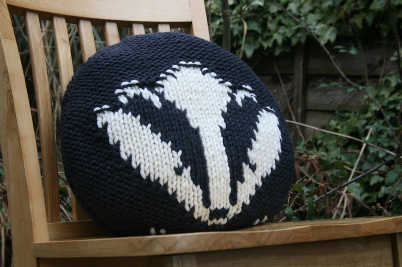 KNITTING PDF PATTERN A Badger Pillow image 2