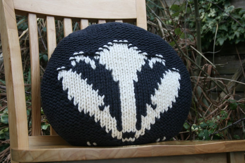 KNITTING PDF PATTERN A Badger Pillow image 1