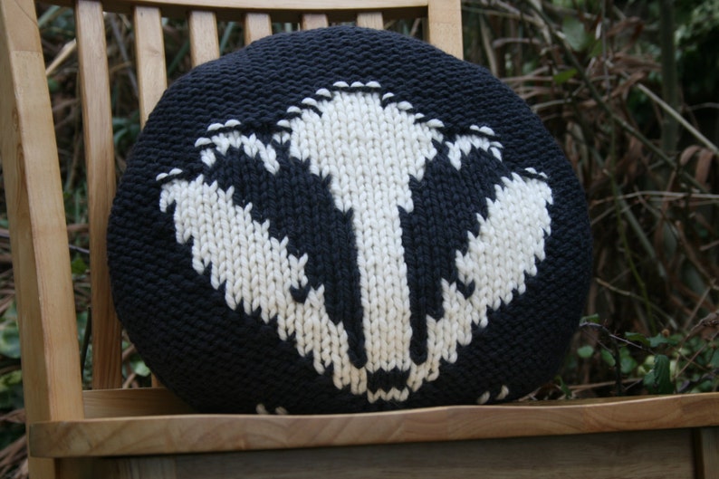 KNITTING PDF PATTERN A Badger Pillow image 3