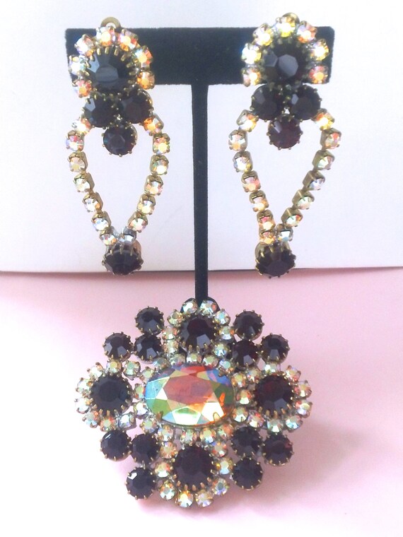 Ruby Red Rhinestone Brooch & Earrings Set Clip On… - image 2