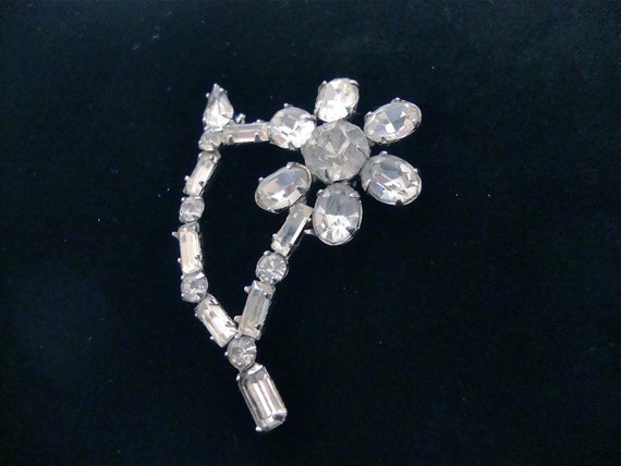 Vintage Rhinestone Flower Brooch Juliana Style Fi… - image 1