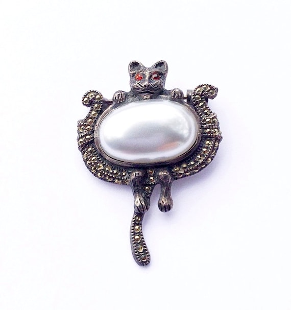 Sterling Silver Marcasite Mother of Pearl Cat Broo