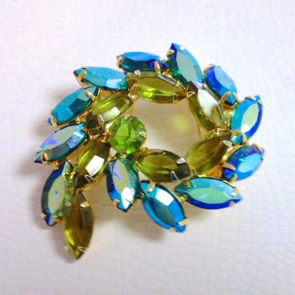 Broche en strass bleu vert irisé Salut fin rétro Aurora Borealis fous rétro mode accessoires bijoux