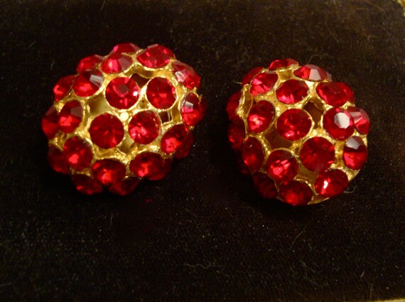 Ruby Red Rhinestone Cluster Earrings Vintage Retr… - image 2