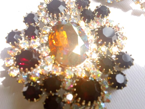 Ruby Red Rhinestone Brooch & Earrings Set Clip On… - image 3