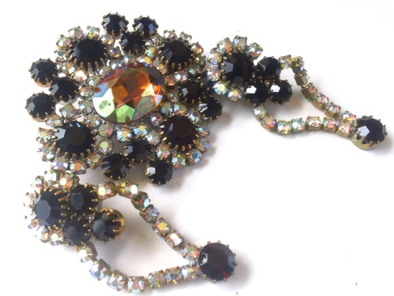 Ruby Red Rhinestone Brooch & Earrings Set Clip On… - image 1