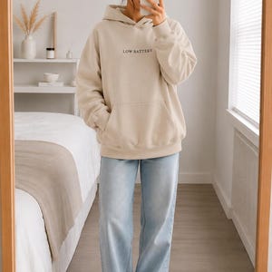 AIRPLANE MODE Übergroßer minimalistischer Sand Hoodie | Gemütliches Sweatshirt aus Baumwoll-Polyester-Mischung Bild 2