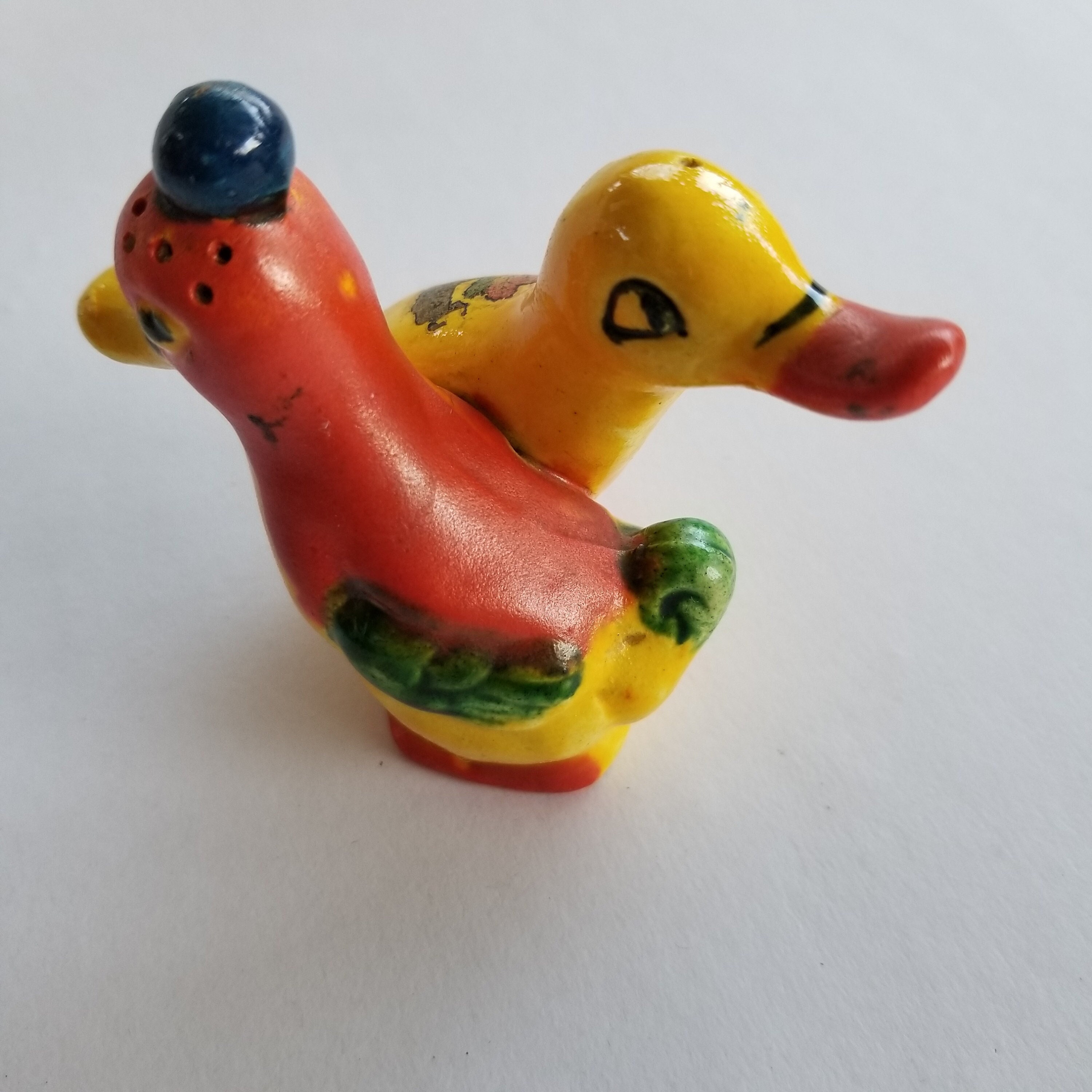Charming vintage set of salt and pepper shakers in the shape of ducks made in France in the 1970's RefA4