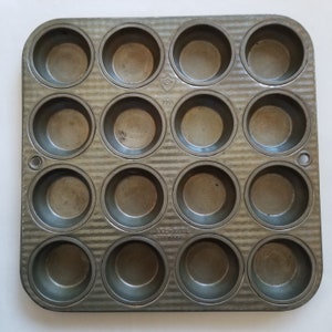 GSW Bake-rite waffle pattern tin 16 cup mini tart pan / GSW 7716 / tin bakeware / food photography prop