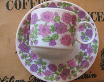 Boxed set of 5 Purple flower Liling Quality Porcelain coffee cup and saucers / Funky flower demitasse cups C743H