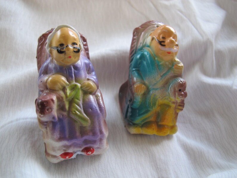 Vintage Grandma Grandpa salt and pepper shaker set / Rocking Etsy
